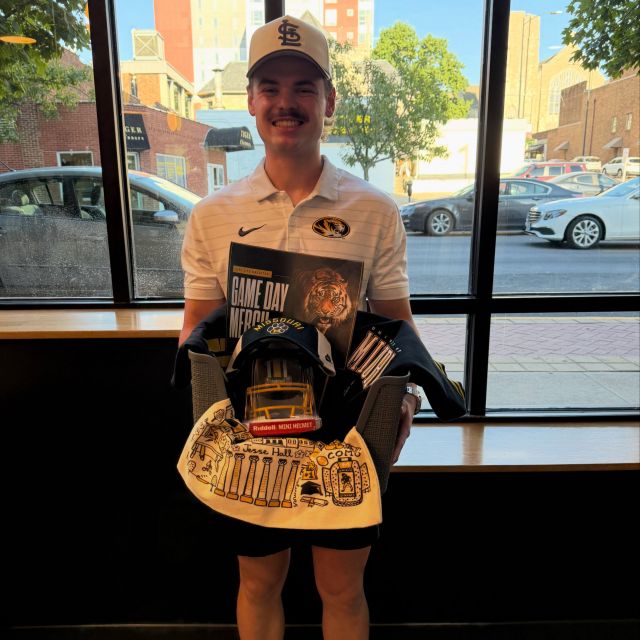 Congrats to our MIZ Merch Giveaway winner, Elliot! 🐯💛🖤

Thanks to everyone who entered — and enjoy your new Mizzou gear, Elliot! M-I-Z.