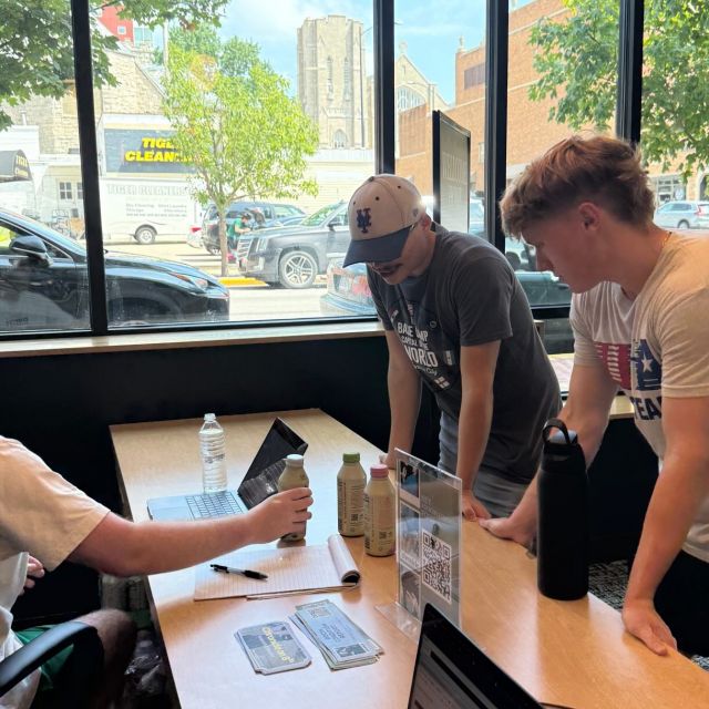 We love our maintenance staff here. If you ever need to put in a work order visit your Chronicle on 8th app. 

#funny #reel #studenthousing #mizzou