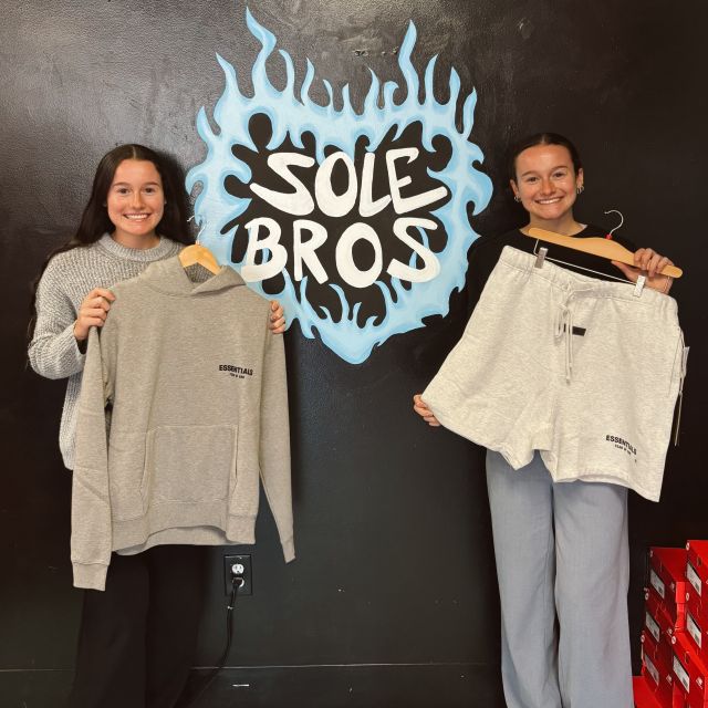 Renewing never looked so good! Stop by our club room on Thursday between 1-6 PM to check out one of our neighbors @shopsolebros 👟